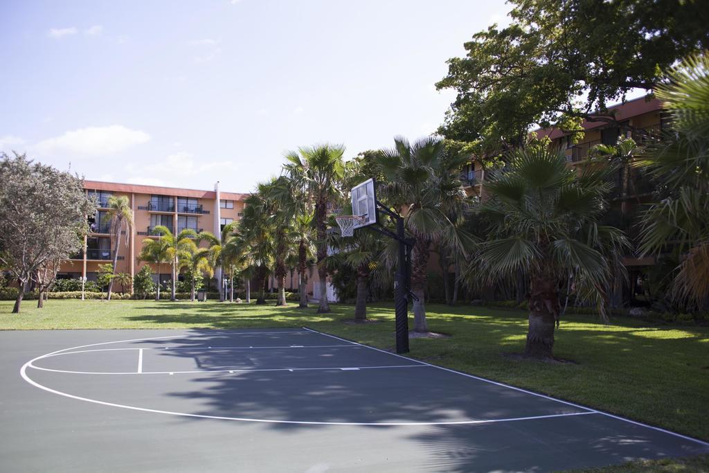 Club Wyndham Palm-Aire Hotel Pompano Beach Exterior photo